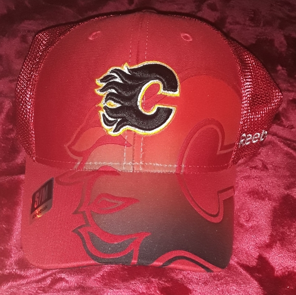 Calgary Flames NHL / Reebok Full Fitted Hat - Picture 3 of 15
